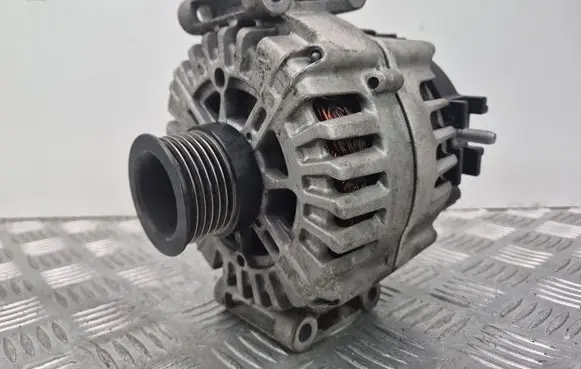 Mercedes-Benz ML W166 Generator/alternator A0009067702 FG18S128 113010758