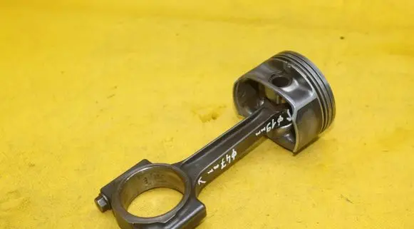 Mini One - Cooper R50 - 53 Piston with connecting rod 77L27