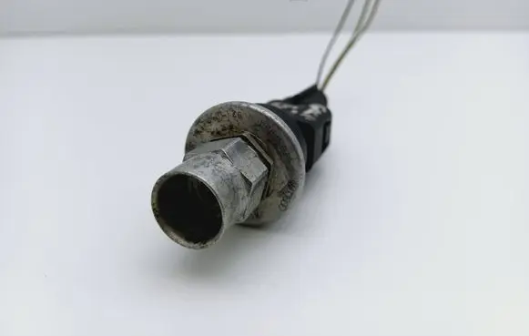 Volkswagen Golf V Air conditioning (A/C) pressure sensor 1K0959126B