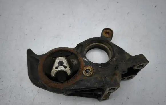 Citroen DS4 Engine mount bracket 9651493280
