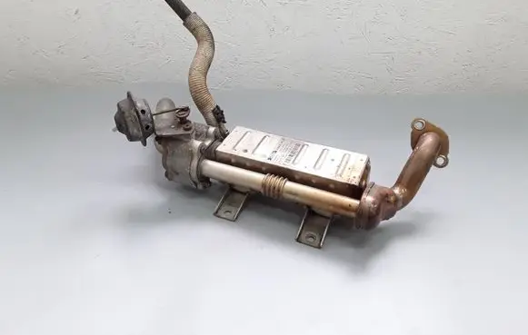 Toyota Avensis T270 EGR valve cooler 256010R020 13064130000