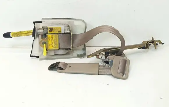 Lexus LS 400 Front seatbelt 0424065 224065