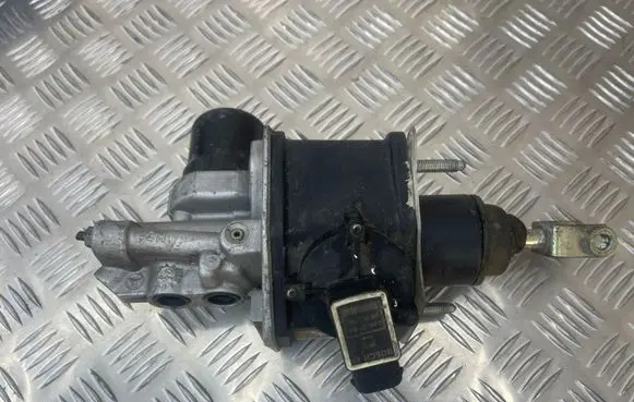 Mercedes-Benz E W211 Master brake cylinder A0004300312
