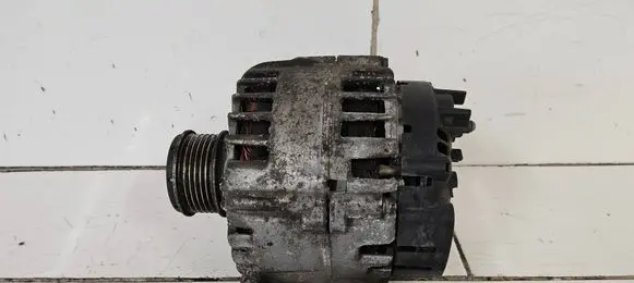 Volkswagen Touran II Generator/alternator 03L903023A
