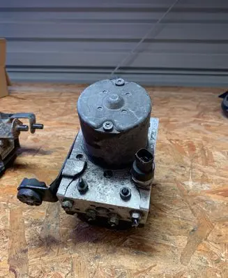 BMW 5 E39 ABS Pump 0130108