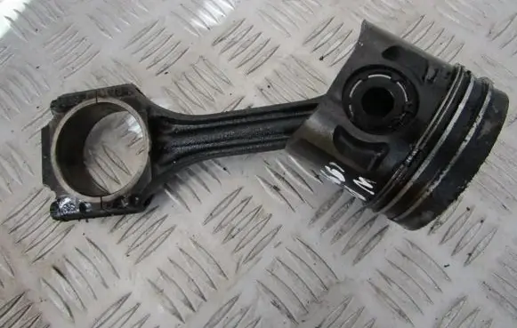 Volkswagen PASSAT B4 Piston with connecting rod 028h