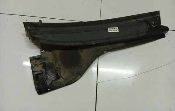 Mitsubishi Endeavor Wiper trim MN154876