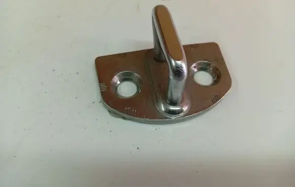 Skoda Octavia Mk2 (1Z) Rear door lock loop/hook striker CZBN3