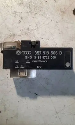 Volkswagen PASSAT B5 Coolant fan relay 357919506D 898722000