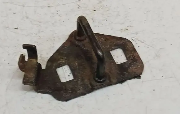 Chrysler Sebring (ST-22 - JR) Front door lock loop/hook striker