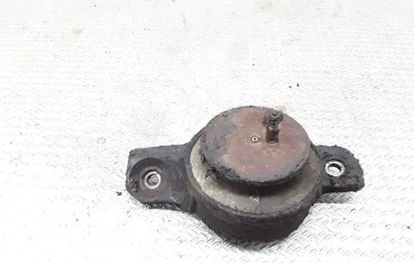 Subaru Legacy Engine mount bracket