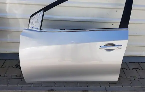 Nissan Pulsar Front door