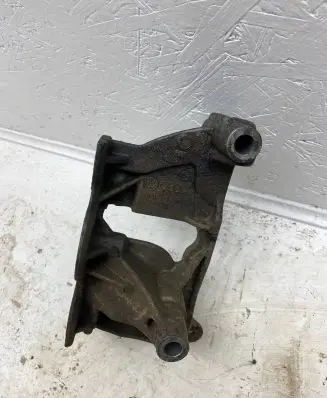 Volkswagen Transporter - Caravelle T5 Engine mounting bracket 070199343B