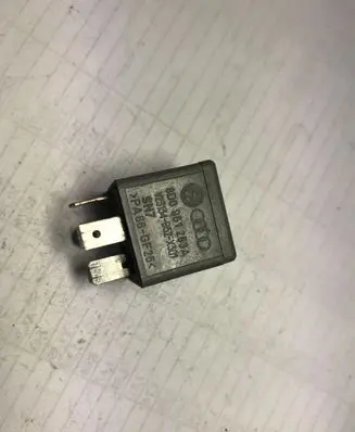 Skoda Octavia Mk2 (1Z) Other relay 8D0951253A
