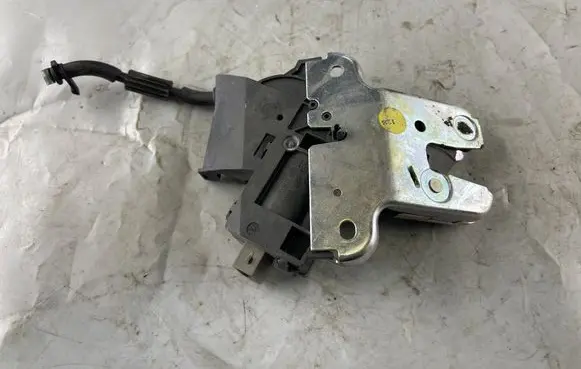 Audi A4 S4 B7 8E 8H Tailgate/trunk/boot lock/catch/latch 4F5827505