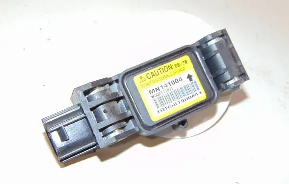Mitsubishi Lancer Airbag deployment crash/impact sensor MN141334 MN141004