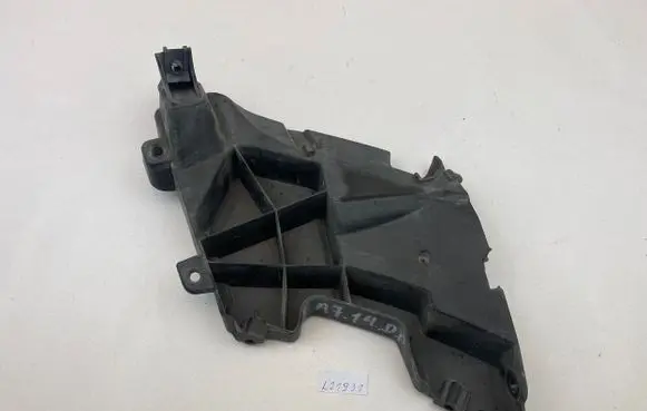 Audi A7 S7 4G Headlight/headlamp mounting bracket 4G8807284C