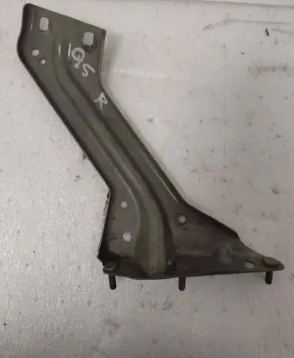 Audi Q5 SQ5 Fender mounting bracket 8R0821136