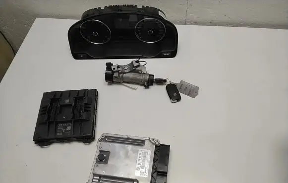 Volkswagen Multivan T5 Engine ECU kit and lock set 03L906022CH 03L907309K 0281016377
