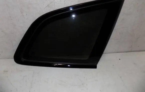 Volvo XC60 Rear vent window glass 32244126