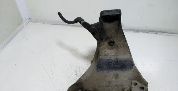 Audi A4 S4 B5 8D Engine mounting bracket 8D0199308