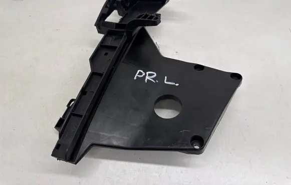 Volvo XC70 Front door lock 30661073
