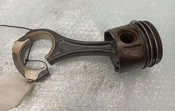Mercedes-Benz R W251 Piston with connecting rod 8370B
