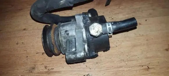Mazda 626 Power steering pump X2T50299