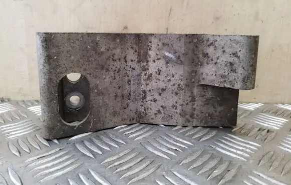 Volvo XC90 Engine mounting bracket 8684381