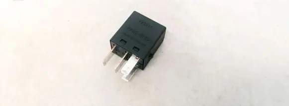 Volvo S40, V40 Other relay MB953382