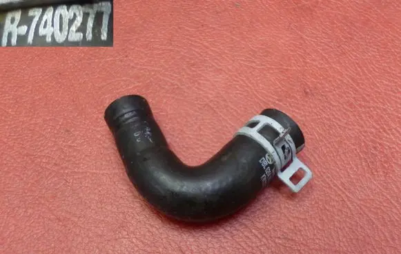 Mercedes-Benz GLA W156 Engine coolant pipe/hose R740277