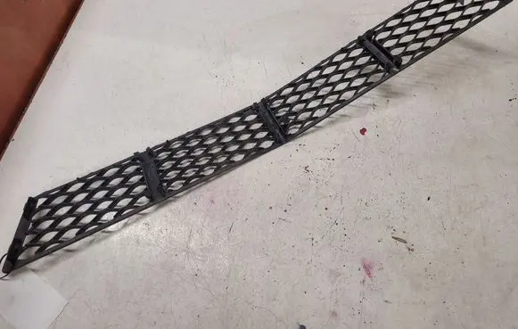 Mercedes-Benz E W211 Front bumper lower grill A2118850122