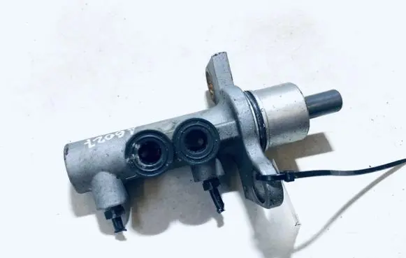 Master brake cylinder