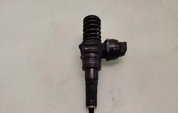 Volkswagen Sharan Fuel injector 038130073AL