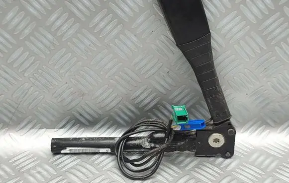 Opel Corsa D Front seatbelt buckle 13286181 645731738