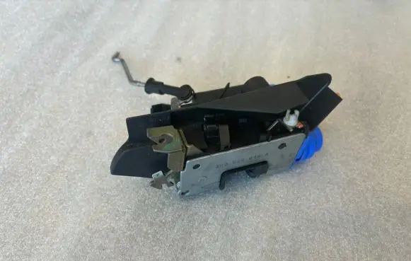 Audi A3 S3 8L Rear door lock 8D0839016A