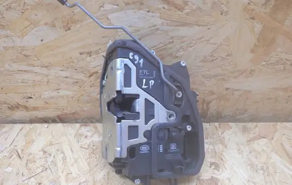 BMW 3 E90 E91 Front door lock 7229471