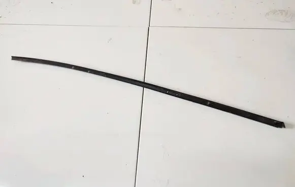 Volkswagen Phaeton Front door glass trim molding 
