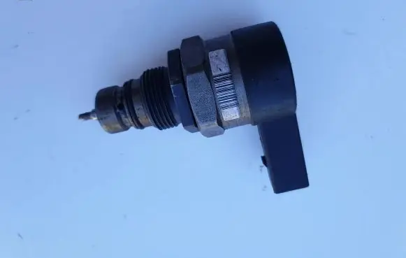 BMW 5 E60 E61 Fuel pressure sensor 0281002870 14542701 190108