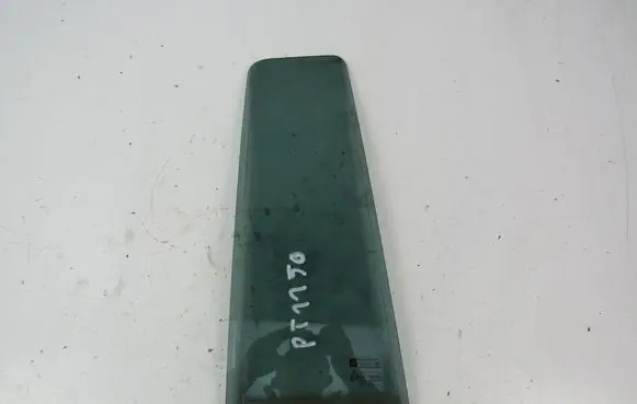 Opel Zafira B Rear side window 