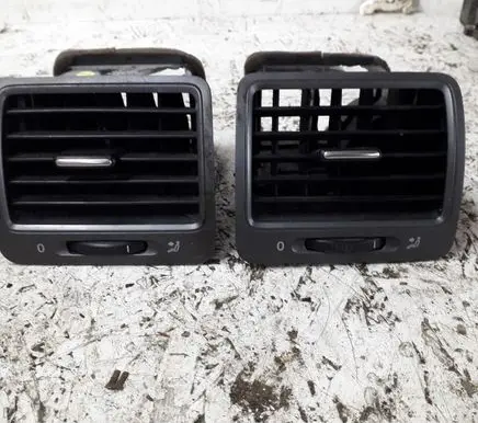 Volkswagen Jetta V Dash center air vent grill