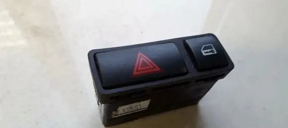 BMW 3 E46 Hazard light switch 61318368920 61.318368920