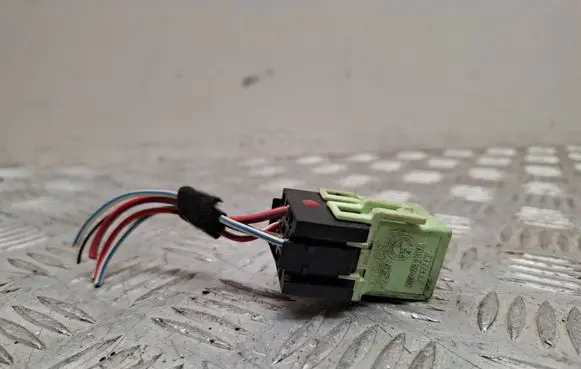 BMW 3 E46 Other relay 8373700 V23134K59X312 6136