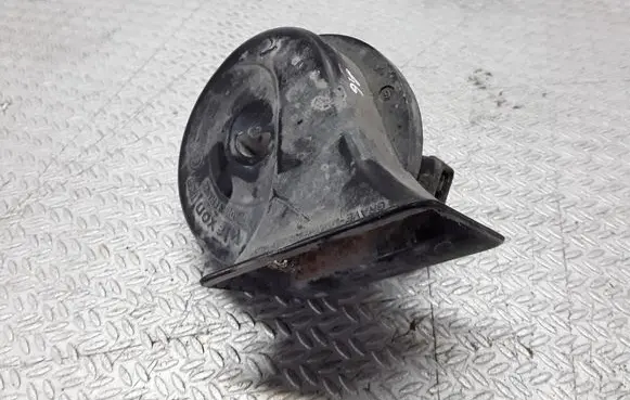 Audi A6 S6 C5 4B Horn signal 4D0951221A