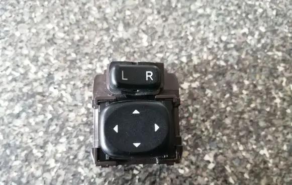 Toyota Avensis T270 Wing mirror switch 183647