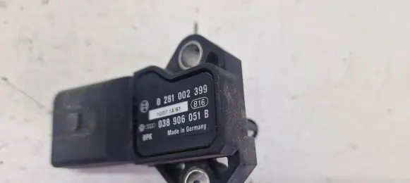 Volkswagen Touran I Air pressure sensor 038906051B 0281002399