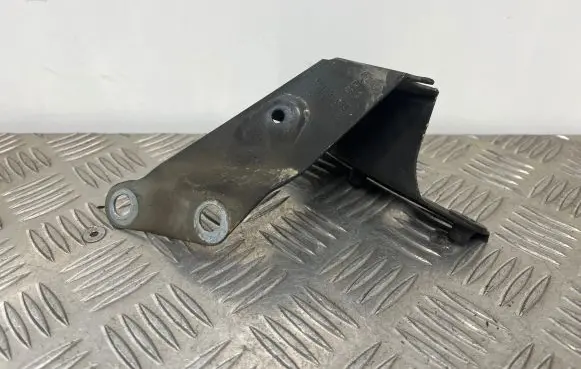 Audi A7 S7 4G Fender mounting bracket 4G8821136D