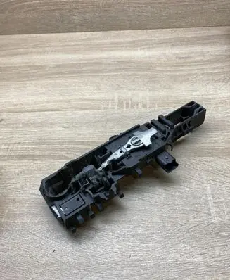 Nissan Primera Front door exterior handle/bracket 