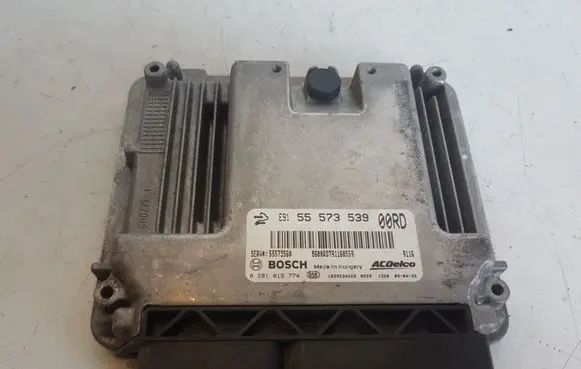 Opel Insignia A Engine control unit/module 0281015774 E9155573539