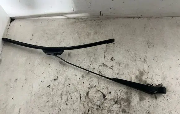 Nissan Navara D22 Front wiper blade arm